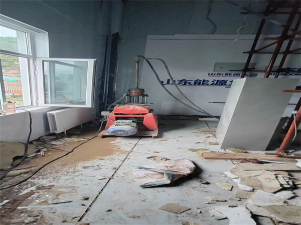 明山地基基础下沉墙体裂缝加固注浆顶升施工